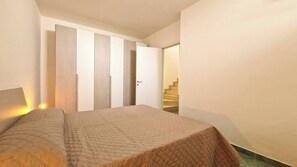 2 chambres, fer et planche Ă repasser, draps fournis