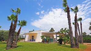 A single-story building with a flat roof, surrounded by palm trees. - Villa Malaspina - Hot Tub, 3 Bedrooms, Sleeps 6 (Alliste)