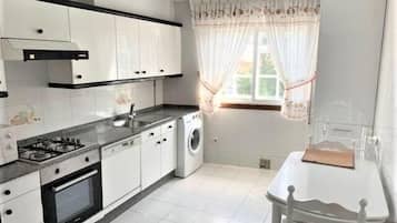 Micro-ondes, four, plaque de cuisson, lave-vaisselle