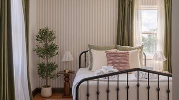 1 bedroom, desk, iron/ironing board, free WiFi