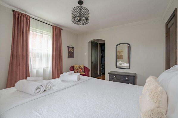 1 bedroom, desk, iron/ironing board, free WiFi