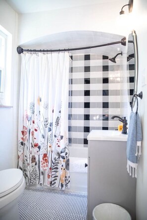 Hair dryer, towels - Minutes from OSU Stadium | Walkable | Quiet Area (Columbus)