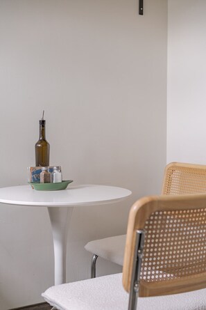 Outdoor dining - Minutes from OSU Stadium | Walkable | Quiet Area (Columbus)