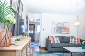 Smart TV - Minutes from OSU Stadium | Walkable | Quiet Area (Columbus)