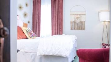 Työpöytä, silitysrauta/-lauta, ilmainen Wi-Fi, vuodevaatteet