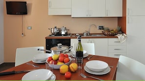 Fridge, oven, stovetop, electric kettle