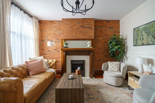 Walkable to Cafes | Fenced in Patio | King Bed