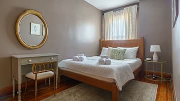 2 slaapkamers, een bureau, een strijkplank/strijkijzer, gratis wifi