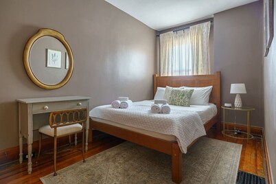 Walkable to Cafes | Fenced in Patio | King Bed