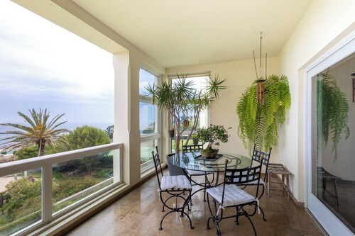 Sophisticated Coastal Elegance: Luxurious 4-Bedroom Condo Apartment