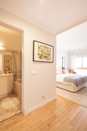 4 chambres, fer et planche à repasser, Wi-Fi gratuit, draps fournis