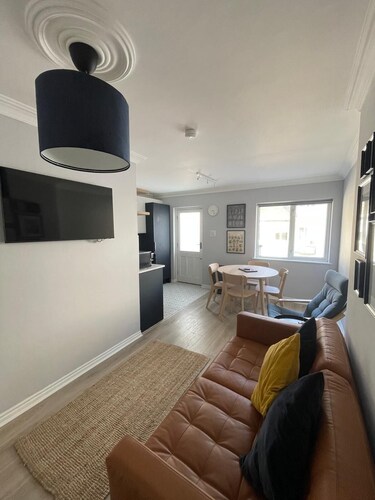 Super City Centre Location - Sleeps 5