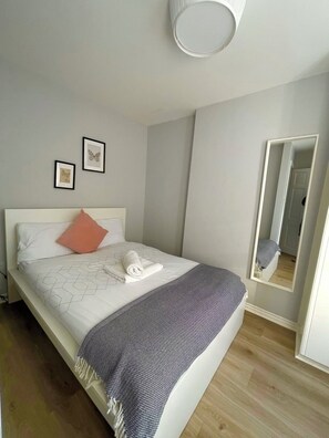 3 chambres, fer et planche à repasser, Wi-Fi gratuit, draps fournis