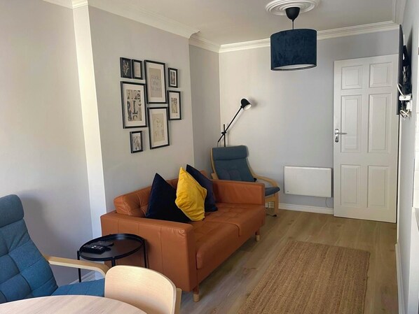 Smart TV - Super City Centre Location - Sleeps 5 (Galway)