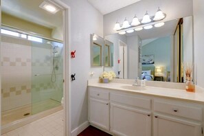 House (4 Bedrooms) | Bathroom | Shower, hair dryer, towels, soap - @ Marbella Lane - 4BR Home Away From Home Ldry (Fremont)