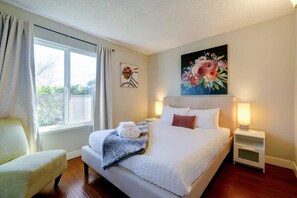 Talo (4 Bedrooms) | 4 makuuhuonetta, työpöytä, kannettavalle tietokoneelle sopiva työtila