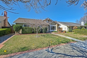 Street view - @ Marbella Lane - 4BR Home Away From Home Ldry (Fremont)