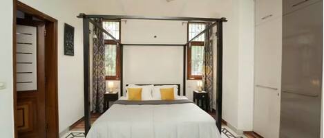 3 bedrooms, iron/ironing board, free WiFi, bed sheets