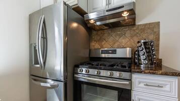 Comfort House (2 Bedrooms) | Private kitchen