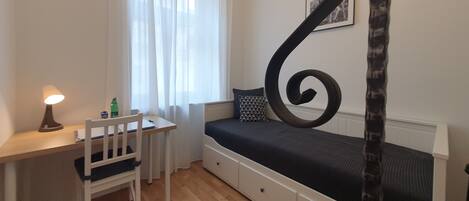 Desk, iron/ironing board, WiFi, bed sheets