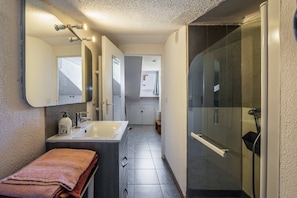 Shower, towels