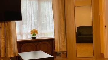 House, 4 Bedrooms, Smoking | Living room