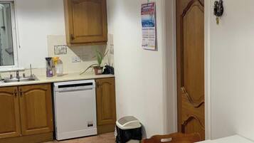 House, 4 Bedrooms, Smoking | Interior