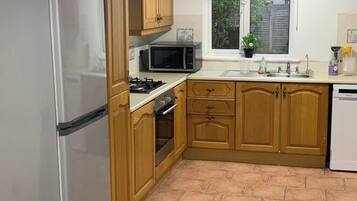 House, 4 Bedrooms, Smoking | Interior