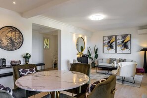 Interior - Elegance, serenity, and exceptional views over the bay (Villefranche-sur-Mer)