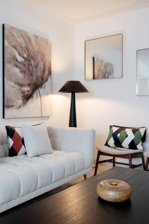 TV, offices - Elegance, serenity, and exceptional views over the bay (Villefranche-sur-Mer)