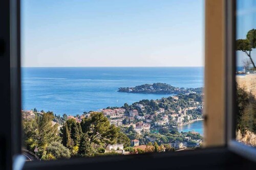 Elegance, serenity, and exceptional views over the bay