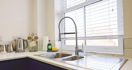 Old Silk - 2-bed Apartment by CovStays