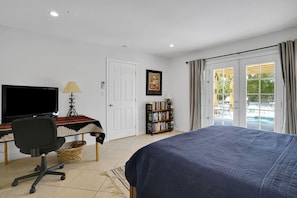 4 Schlafzimmer, Schreibtisch, Bügeleisen/Bügelbrett, WLAN