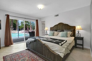 4 bedrooms, desk, iron/ironing board, WiFi