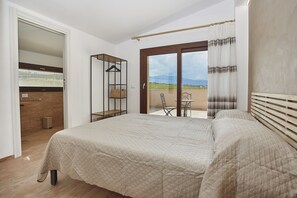 3 bedrooms, in-room safe, iron/ironing board, travel cot - VILLA AL-KURUM 2 (Alcamo)