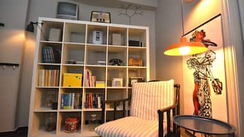 2 habitaciones, tabla de planchar con plancha y cunas gratuitas