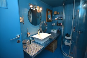 Apartment, Balcony | Bathroom