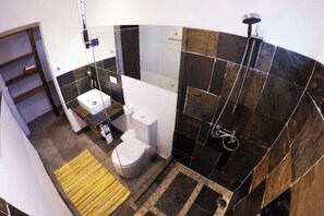 Haartrockner, Handtücher, Toilettenpapier