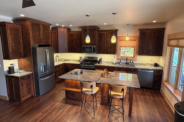 Køleskab, mikrobølgeovn, ovn, kogeplade