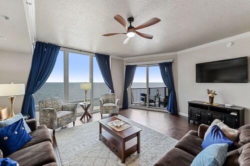 Spacious 3BR Oceanview Condo | Pools + Gym | Walk to Beach | Sienna on Coast 805