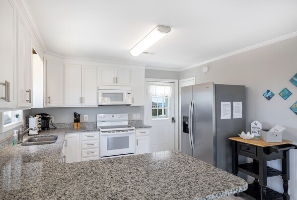 Kühlschrank, Mikrowelle, Ofen, Geschirrspüler