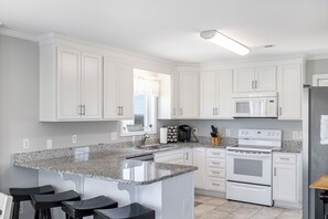 Kühlschrank, Mikrowelle, Ofen, Geschirrspüler