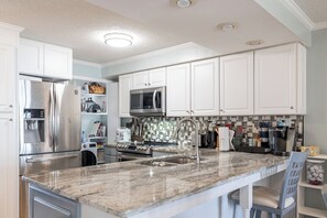 Kühlschrank, Mikrowelle, Ofen, Geschirrspüler