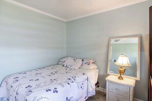 3 bedrooms, WiFi - Summer Winds B-342, Oceanfront Condo in Indian Beach, NC! (Indian Beach)