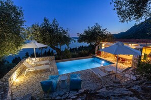 Villa, Smoking | 23 bedrooms