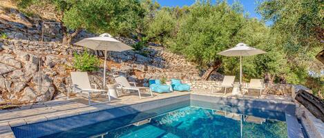 Villa, fumatori | 23 camere