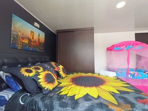 2 室のベッドルーム、アイロン / アイロン台、WiFi、ベッドシーツ