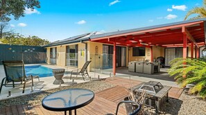 Outdoor dining - Topsy Turvey by Experience Jervis Bay (Saint Georges Basin)