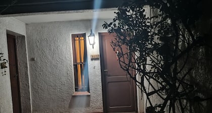 Centrally located house Yrigoyen
