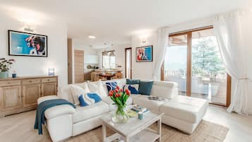 Villa | 5 bedrooms, premium bedding, down comforters, iron/ironing board